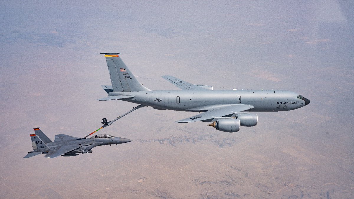 CoronetEast's tweet photo. The first 389FS "GUNFIGHTERS" that took part in Pacific Iron 2021 returned via Honolulu to Mountain Home AFB #KMUO as #FEUD31 flight. Supporting #ALTRV Coronet West 527 were #PETRO81 (86-0038) and #PETRO92 (86-0034) both from #PHNL to #KSUU. Clearance: https://t.co/ukIFwcwIaJ https://t.co/awKGjWlWlS
