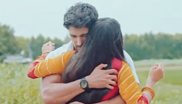 AnkishWorld's tweet photo. Duniya mutthi mein nahi aa sakti, haan magar baahon mein aa jaati hain.💕
@_ravidubey @sargun_mehta
#Udaariyaan #Ankish #Jasfa #IshaMalviya #AnkitGupta 
@6ankitgupta https://t.co/gKIP3nH2gk