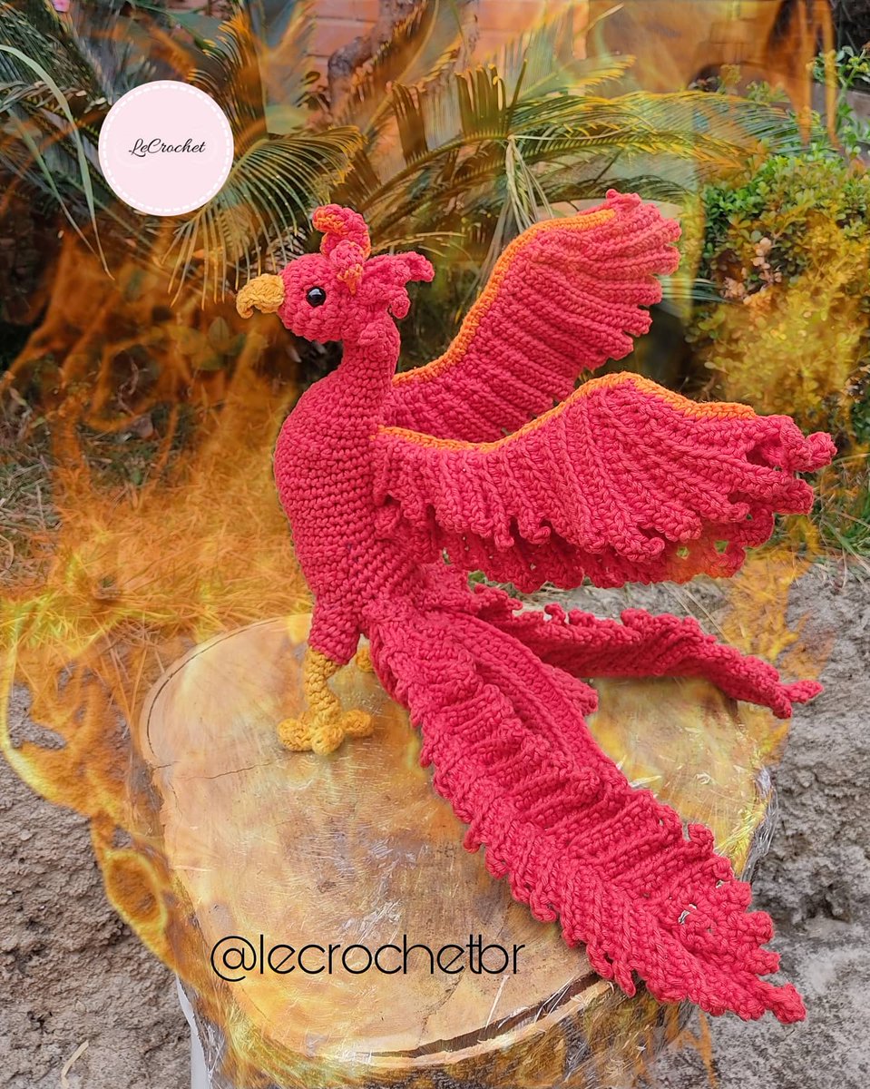 Lecrochetbr's tweet photo. Fênix 🔥
Ave mitológica que representa os ciclos da vida e o recomeço!!
Eu nem preciso dizer o quanto eu amei produzir essa fênix 🥺🔥🔥

#Fenix #HarryPotter #Dumbledore #Amigurumi #Harrypotterfanart
 #DomingoDetremuraSDV https://t.co/vBwbmZJueJ