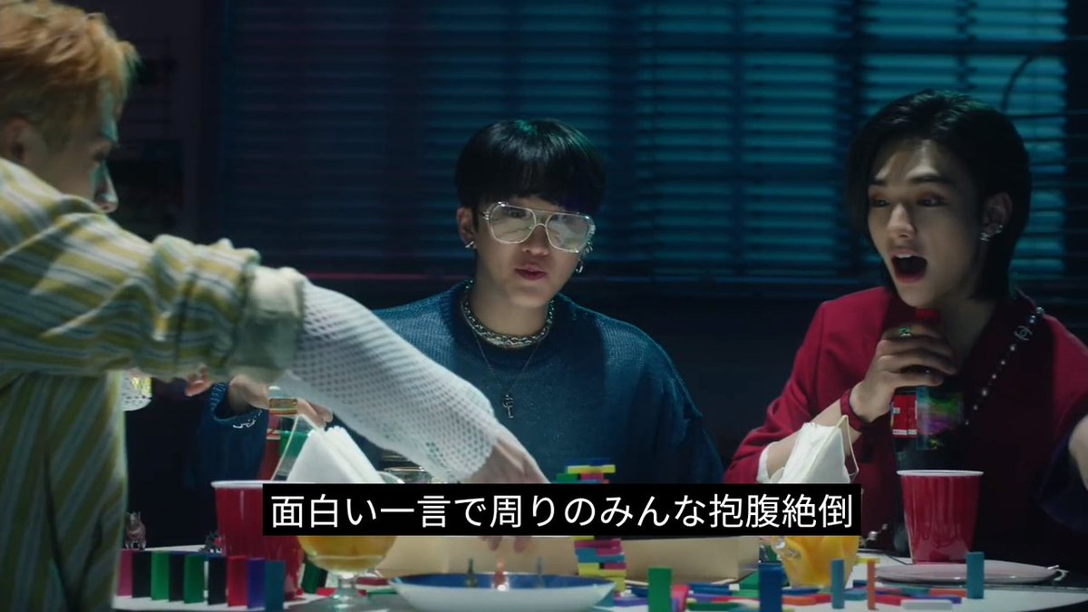 sugitooruao's tweet photo. a bit of changbin from #UnveilTrack_DOMINO - jpn sub is "with my one-liners everyone around me is splitting their sides laughing - my director/boss cracking old man jokes should read the room and shut up!" 🤣🤣🤣
@Stray_Kids #StrayKids #스트레이키즈 #NOEASY #소리꾼 #Thunderous https://t.co/99e34TVA9W