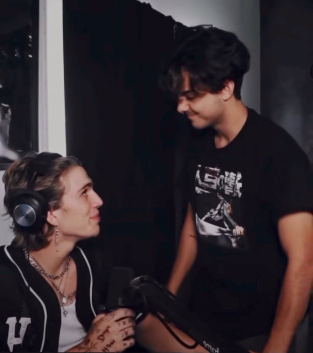 b0ihacker's tweet image. i love these two!