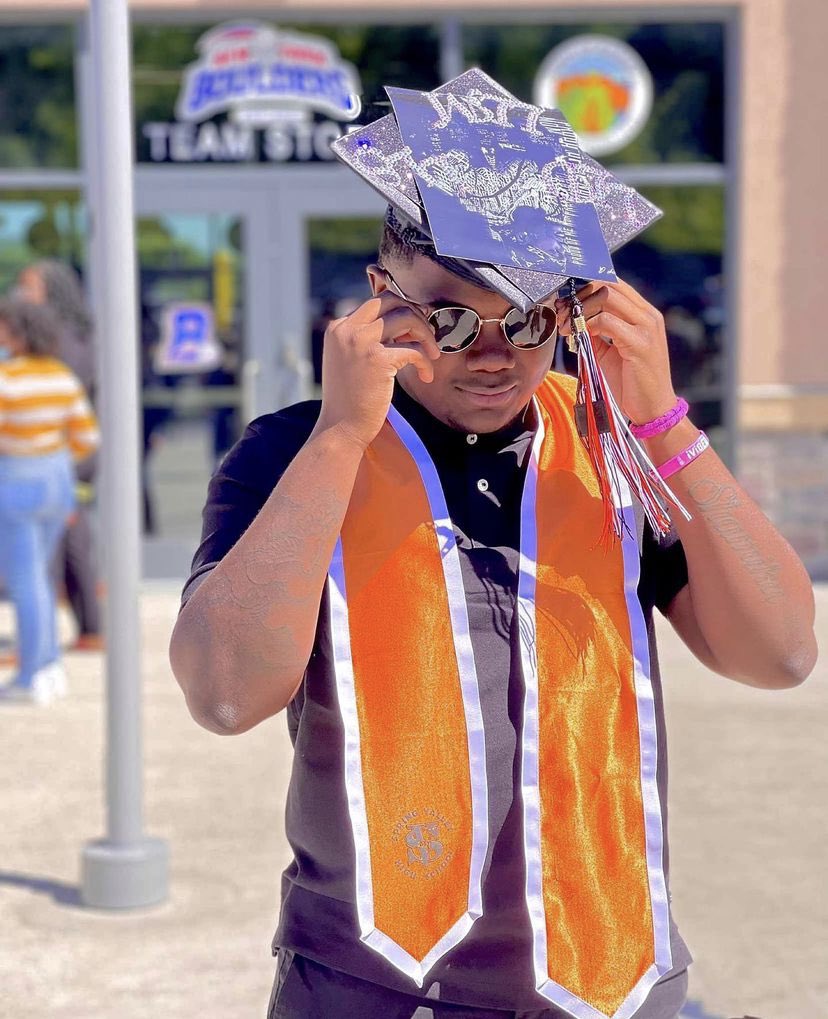 damann44's tweet photo. With a heavy heart that I have to say Rest in Piece to Rashid Hopson who lost his life in a car accident. Our Spring Valley Family lost a good one. I am just at a loss for words right now. We will never forget Roc. https://t.co/1kG1sJVo10