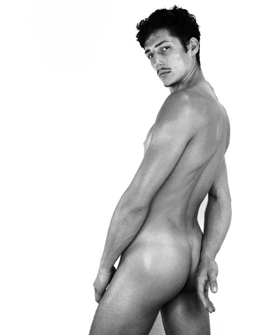 2 pic. Who wants to see the duck pics from my last photoshoot? I’ll be posting some on Twitter this week