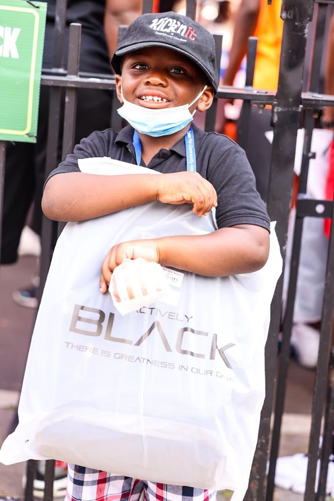 KicknIt_'s tweet photo. We partnered up with @EFVillage to help the people in BK kick their school year off right!

We were able to bless 200 families with school supplies, shirts/swag. Thanks to your help this group of kids from BK will feel good and perform even better! 📓📚✏️🎒

#KickNitForAcause https://t.co/Jv92aemVcO
