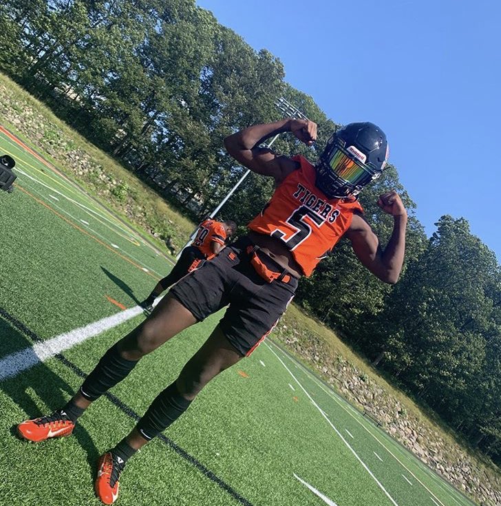 damann44's tweet image. Right now I ask that everyone keeps Ashawn Duncan in your prayers as he fights for his life in ICU as he to was involved in the bad accident that took the life of Rashid Hopson. These kids mean a lot to me I have know. Them since they were in 1st grade. 🙏🏿