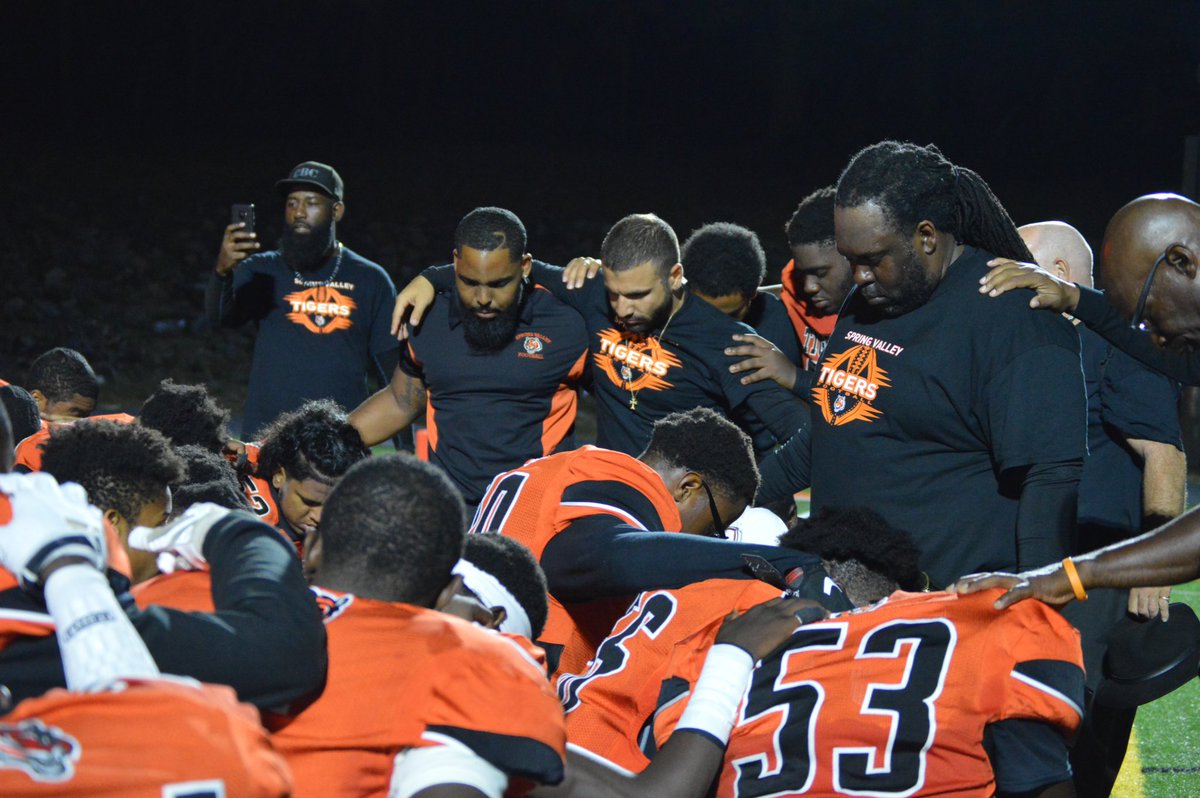 damann44's tweet image. Right now I ask that everyone keeps Ashawn Duncan in your prayers as he fights for his life in ICU as he to was involved in the bad accident that took the life of Rashid Hopson. These kids mean a lot to me I have know. Them since they were in 1st grade. 🙏🏿