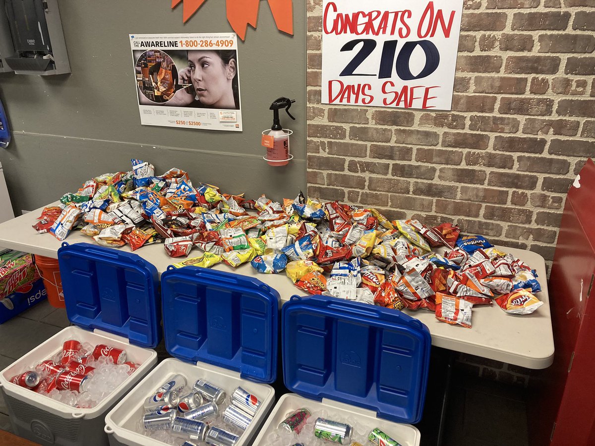 Chips and sodas for our #LanderLegends for reaching 210 days safe!  Thank you team for driving a safety culture in our store!  @JKirkHD @Ken_D19DM <a href="/Henderson20Dave/">David Henderson</a>