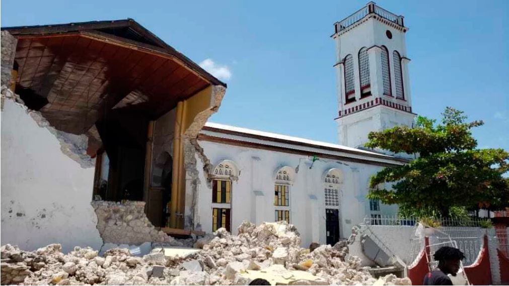 ClimateCrisisNF's tweet photo. The 7.2M quake hits Haiti on Saturday morning, Aug 14, 2021, affecting Les Cayes and Jeremie, the two major cities the most. Over 700 people have died and 2,800 received injuries
https://t.co/yjxDFpbIUQ

#allatraunites #creativesociety #earthquake #quake #haiti  #earthquakes2021 https://t.co/uv9dtMKQ0A