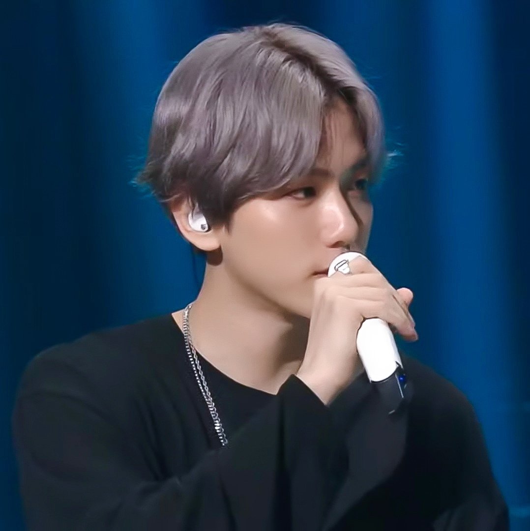 bbhsfile's tweet image. baekhyun's legendary silver hair

#백현 #BAEKHYUN
