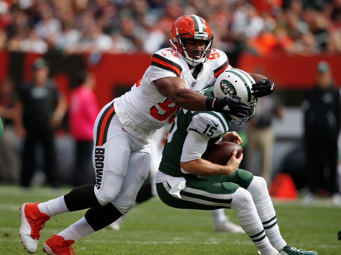 karnsies817's tweet photo. Both Myles Garrett and JOK started their career with a sack on the first play. https://t.co/id3yG36Jrx