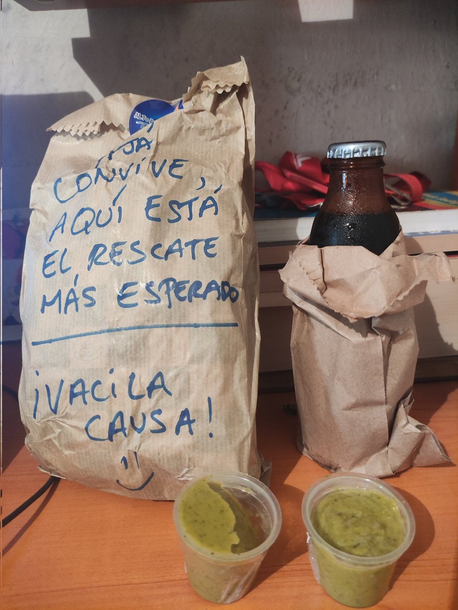 rescatachamita's tweet photo. Llegando a mi terruño (Caracas) y lo primero que hice fue cuadrar un #autorescate con el convive @TuAltoPastel ¡Gracias por acudir al llamado mano! Voy a meterle, luz verde, hay hambre en el... https://t.co/dOfUHQq2cA