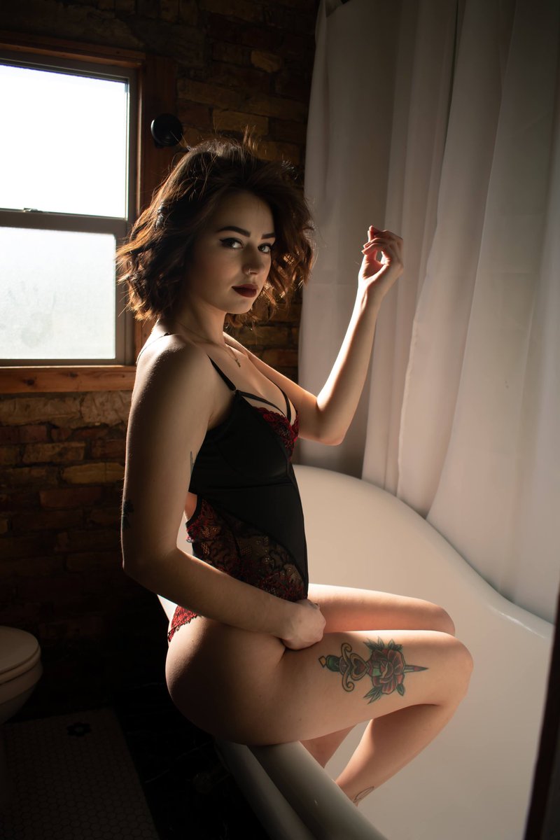 mikturv's tweet photo. Boudoir just fills something missing from my soul https://t.co/Pl9vJpbChX