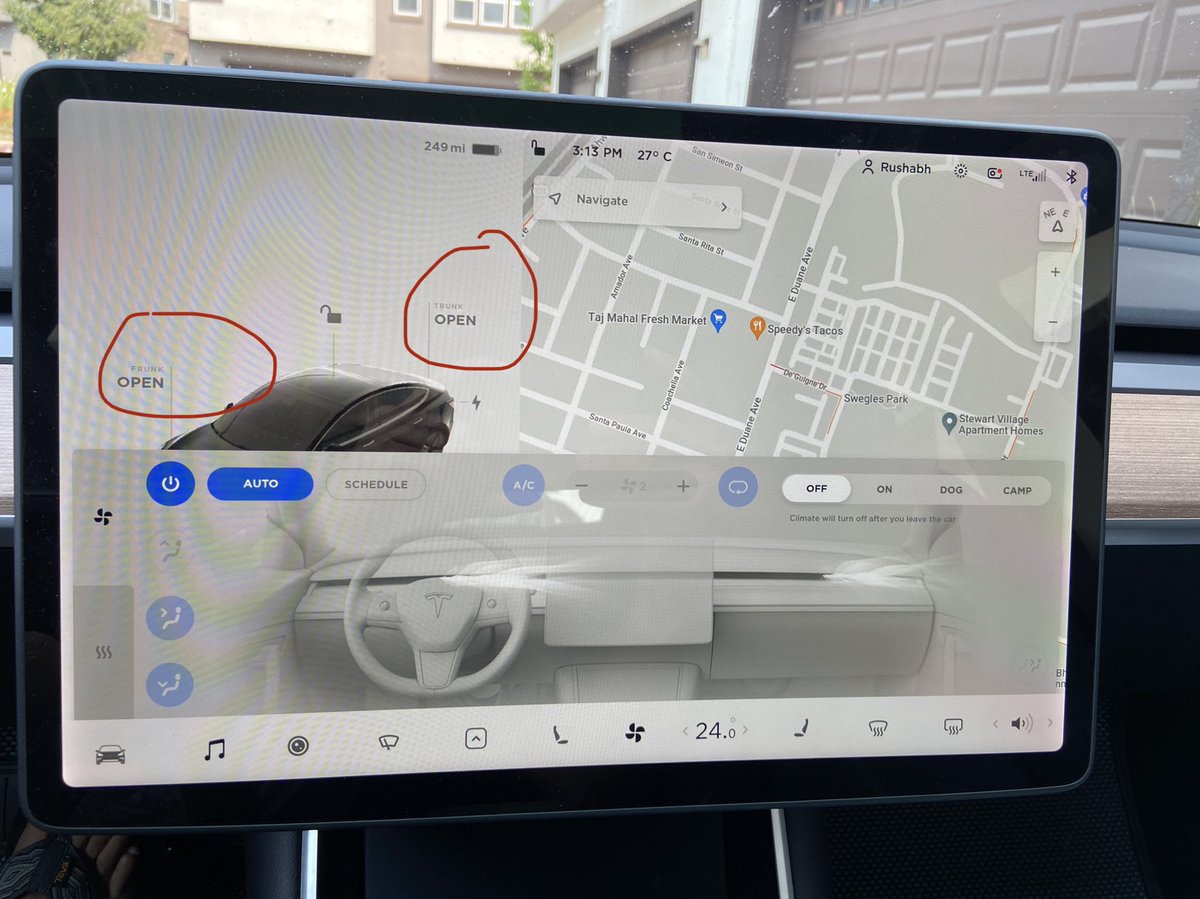 rushganx's tweet photo. ⁦@elonmusk⁩ ⁦@Tesla⁩ ⁦@TeslaSupport⁩ very annoying (I think) bug: clicking in these areas actually opens the trunk when all I’m trying to do is close the A/C controls. https://t.co/WzsZUAAhIM