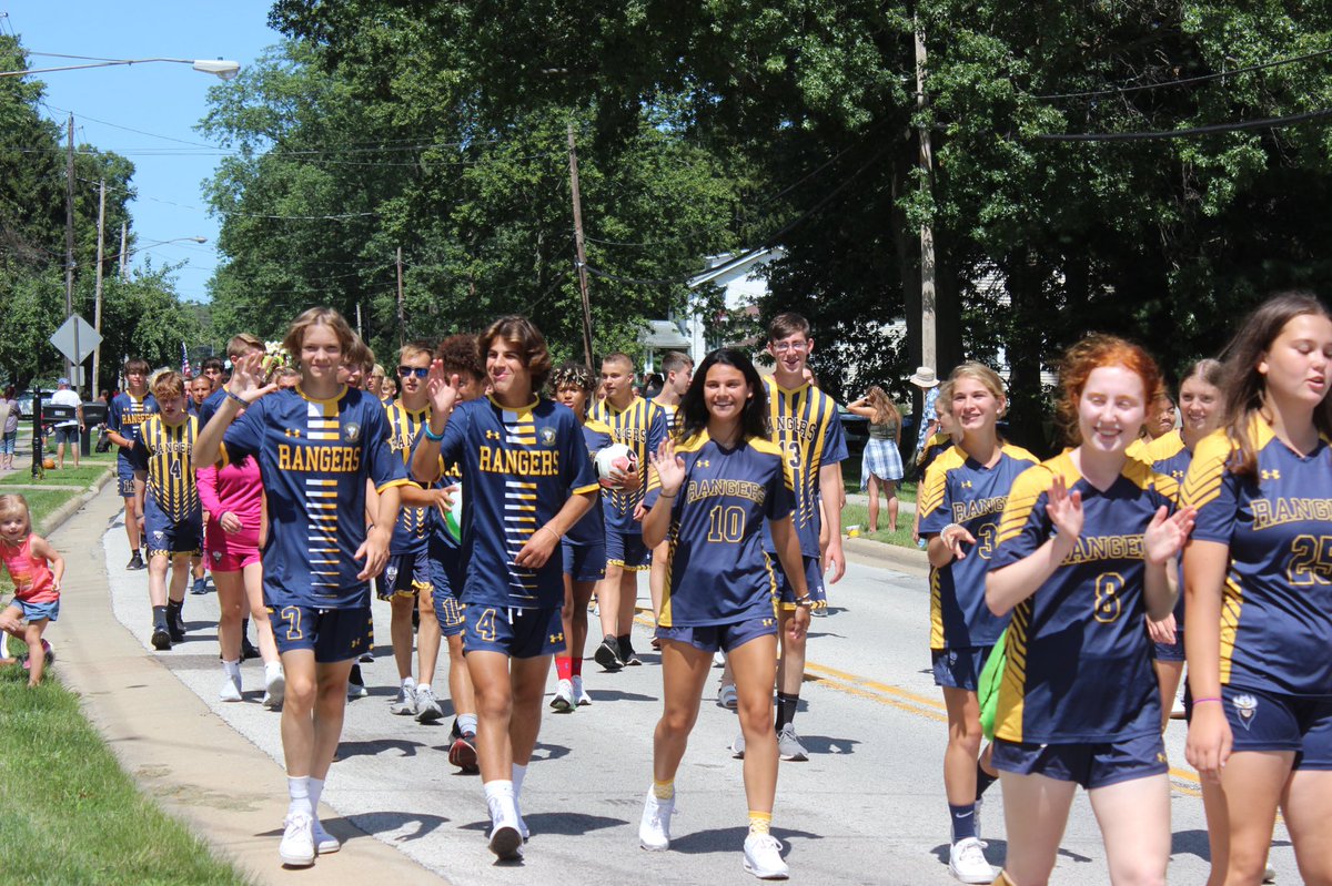 CultureNr's tweet photo. ⭐️Awesome to see @NRHSWomensSoccr  ⚽️ &amp; @NRHSMensSoccer  ⚽️ in the @NRCornfest 🌽 Parade‼️‼️ https://t.co/5mn3XPzMeu