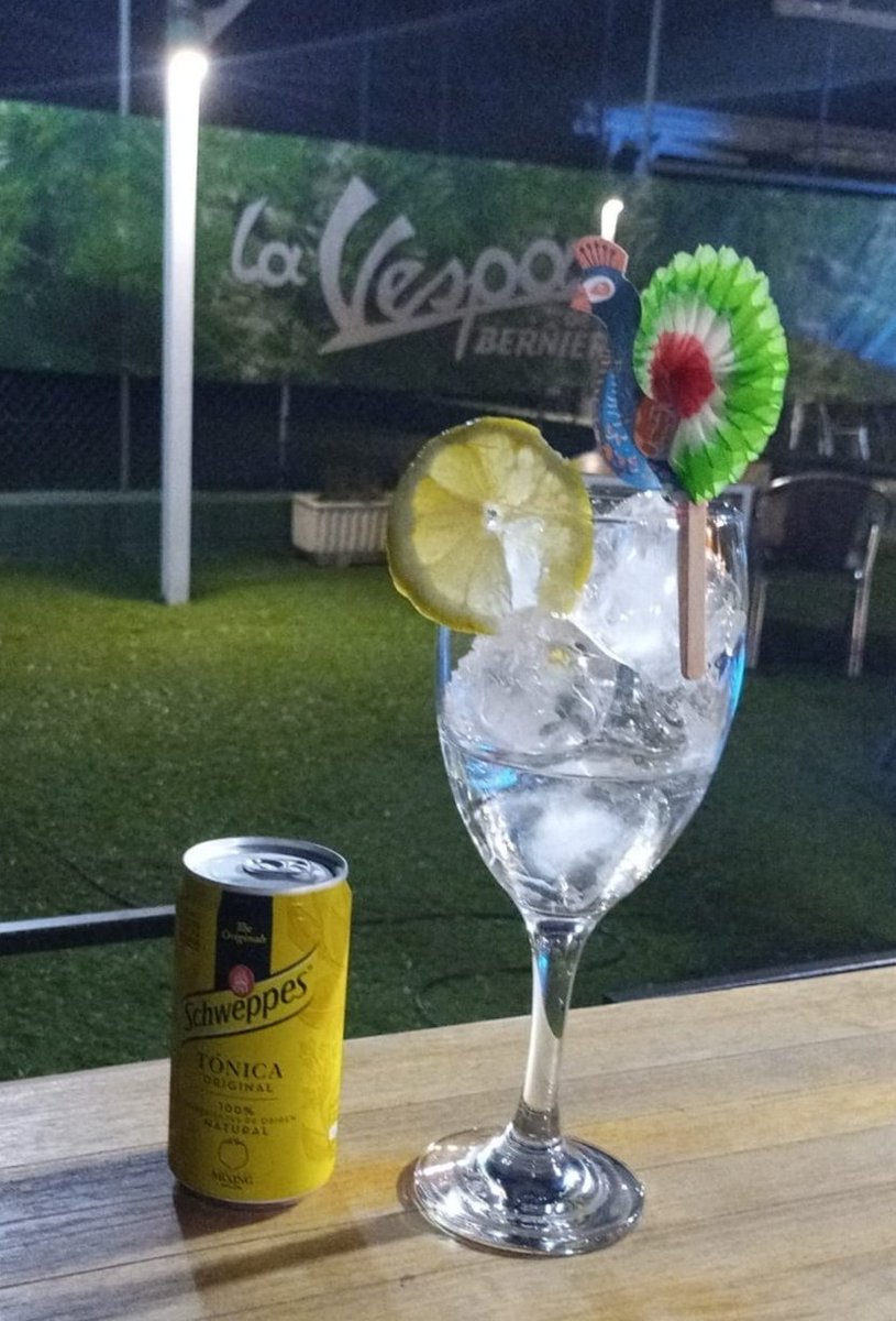 Una Gin Con Tónica   <a href="/Schweppes_ES/">Schweppes España</a> en <a href="/ClubBernier/">Club Bernier</a>