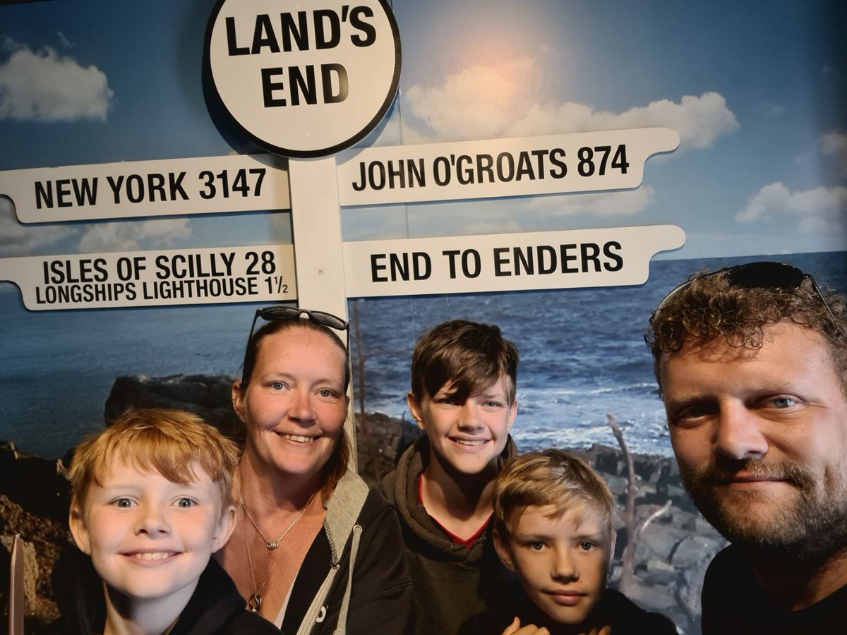 rac_gall's tweet photo. @youngoutlaws_ @LandsEnd great family holiday https://t.co/ysz1NkXsQQ