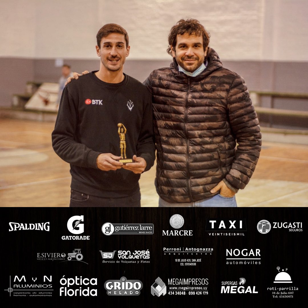 LigabasketSJ's tweet photo. #Goleador | En la noche de ayer antes de iniciar el partido #2 correspondiente a las #Finales2020 se hizo entrega el premio @principal1079 al #Goleador2020 del torneo anterior. La entrega la realizó Ignacio Cersosimo a Rafael Arrejuria. @_rafinha30_ @nachocersosimo https://t.co/j2LgpcbrPr