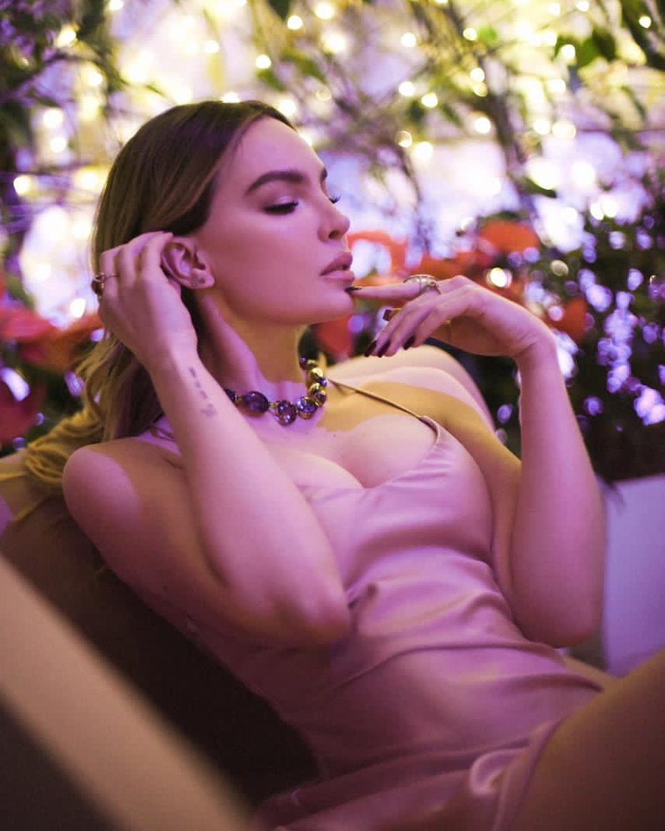 EstiloDF's tweet photo. El día de hoy cumple años una de nuestras artistas favoritas ¡Feliz cumpleaños @belindapop! 🌸🥳🎂

📸: @belindapop https://t.co/9PEA5e3mvt