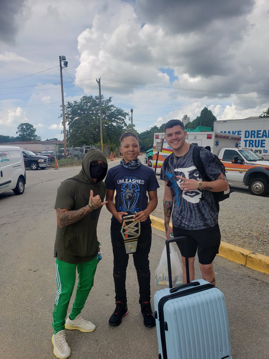 #WWEColumbia Rey&amp;Dominik Mysterio