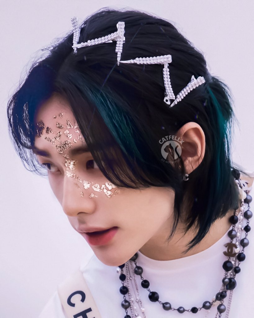 felix                                       hyunjin
silver                                        gold