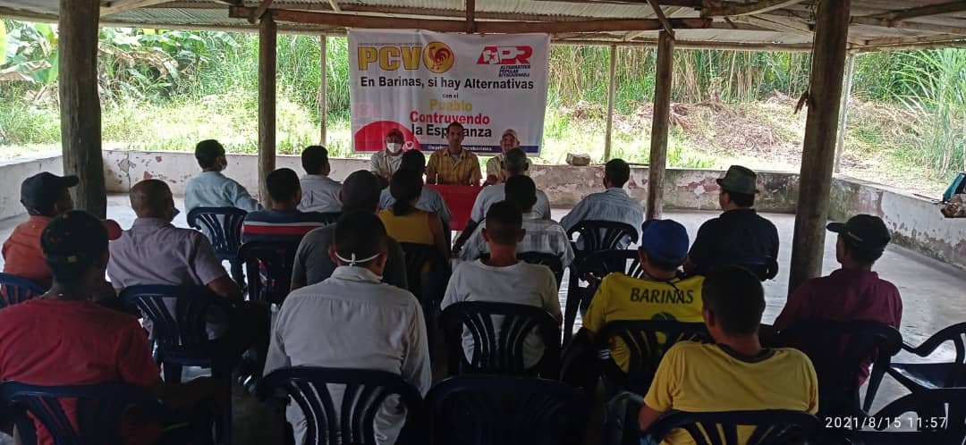 APRBarinas's tweet photo. Asamblea Popular Revolucionaria en Torunos, Mcpio Barinas.
Aldemaro Sanoja Candidato a la Gobernación de la APR-PCV escuchó las inquietudes del Pueblo y explicó el Plan Alternativo de Gestión con Participación Popular
En Barinas #SiHayAlternativa #ConstruyamosLaEsperanza @PCV_Ve https://t.co/4hu81t44Ok