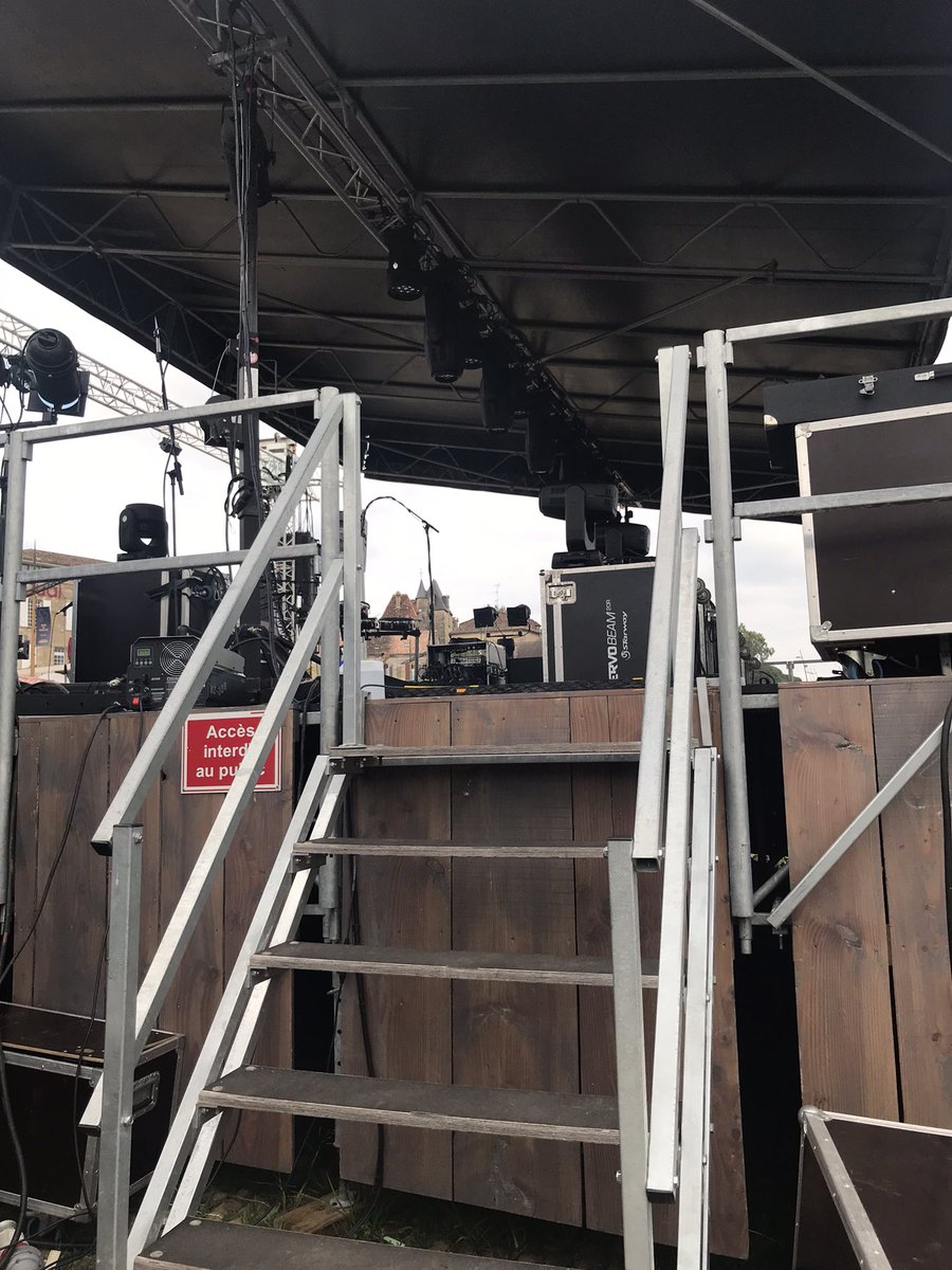 front and backstage ✨