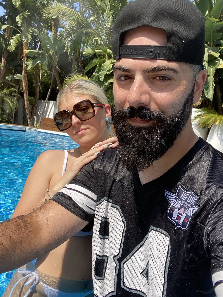 KEEMSTAR's tweet photo. I’m literally on vacation &amp; still winning the internet! Stay 😡! https://t.co/3Ic3PEuJg4