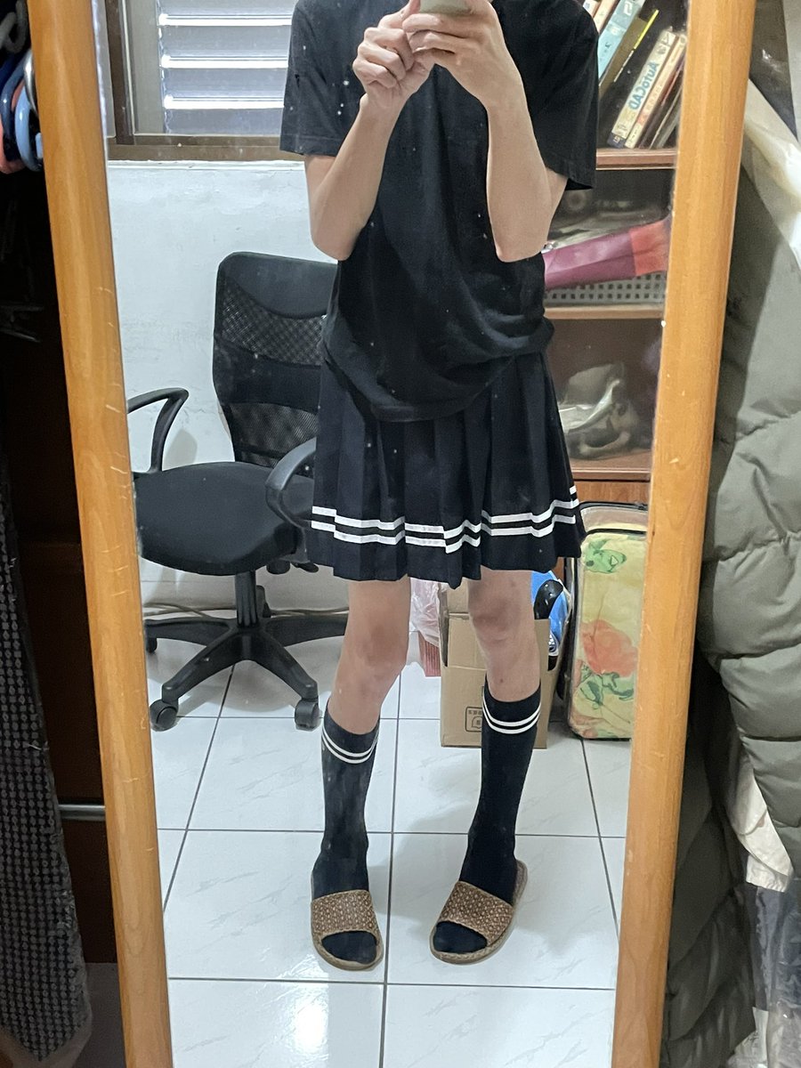 EnZheChan's tweet photo. 走，上班。 https://t.co/9AzIgyVcyM