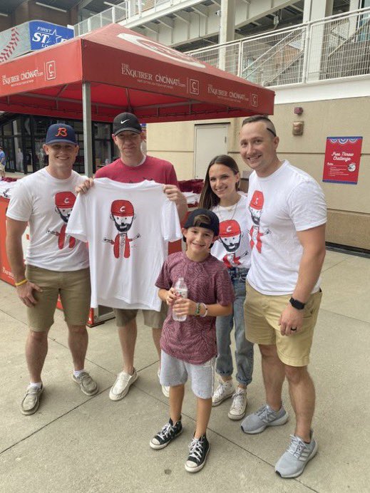 michcast05's tweet photo. Great day at GABP! Summer Bash with @DragonflyCinci &amp; @Reds. Liam loved meeting the families and kids and brought them all shirts!  Said he was kinda nervous 😊 He got over it quick 😂 the kids were amazing. Thank you ! https://t.co/cO6kYVQOlY
