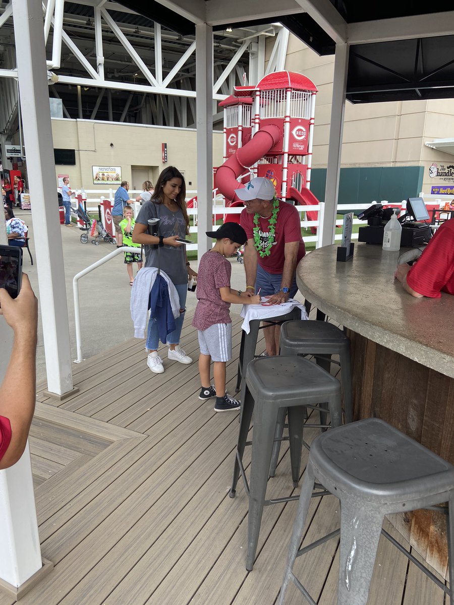michcast05's tweet photo. Great day at GABP! Summer Bash with @DragonflyCinci &amp; @Reds. Liam loved meeting the families and kids and brought them all shirts!  Said he was kinda nervous 😊 He got over it quick 😂 the kids were amazing. Thank you ! https://t.co/cO6kYVQOlY