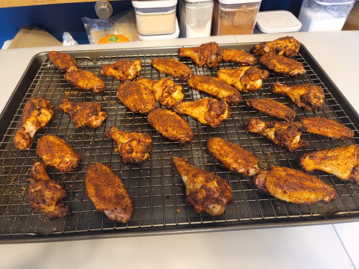 xJawlz's tweet photo. Spur of the moment wings. The wife's brother came over so had to do something good. Smoked at 400° for the crispy skin with the wife's home made rub. @bbqdadjody @recteq_official #bbq #recteq #recteq700 #recteqlifestyle https://t.co/Pv3934ytsv