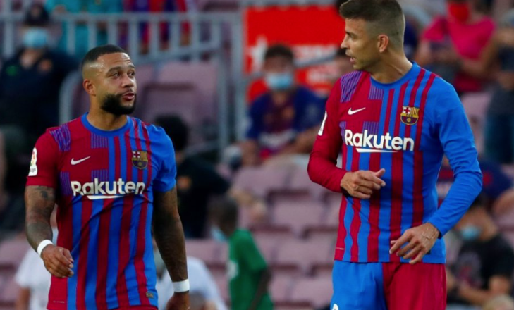 BarcaUniversal's tweet photo. Gerard Piqué: "I told that son of a bitch Memphis to slide me some money under the table. After all, I was giving up my salary for him to be registered. The fuck didn't give me a penny." *laughs* https://t.co/ygQwec0Nmo