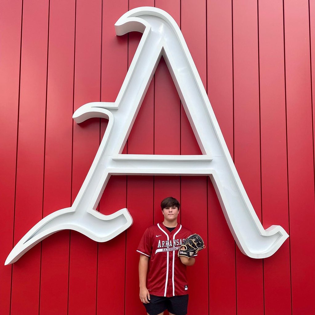 MarkBrissey's tweet photo. I am beyond blessed to announce my commitment to the University of Arkansas! All glory to God! I would like to thank everyone that has help me achieve this life long dream.

@Brewsterc29 @PBR_Arkansas @AR_Sticks @PerfectGameUSA @JBrownPG @3N2Sports https://t.co/2jcuyja3nR