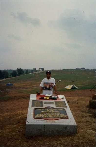 krimar's tweet photo. The original Woodstock took place August 15-18, 1969. Here I am 25 years later in 1994 on site of the 25th anniversary celebrations. #Woodstock69 #PeaceAndMusic #WoodstockFestival https://t.co/WlfKNnLE4T