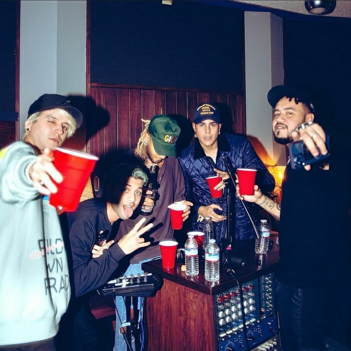 Karol71855207's tweet photo. Hey !!! Familia 

#CNCO #ToaLaNoche #cncowner
https://t.co/9LOYq9ipab

 #cncowners https://t.co/UI4mT5g2kv