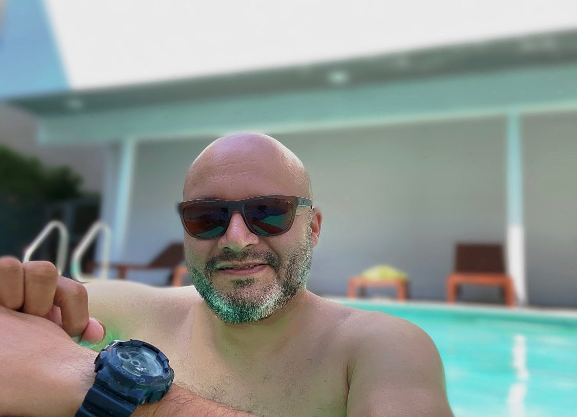 BalbinoAviles's tweet photo. “Calor Bochornoso” RAE lo define como calor sofocante, molesto debido a las altas temperaturas. Asi que el bochorno me lo quito en la piscina con un #Chapuzón #sundayfunday #homesweethome #summervibes #Calorrrrssss #Refrescation #Balbination #InmigranteComoTu https://t.co/cSkURdQw2E