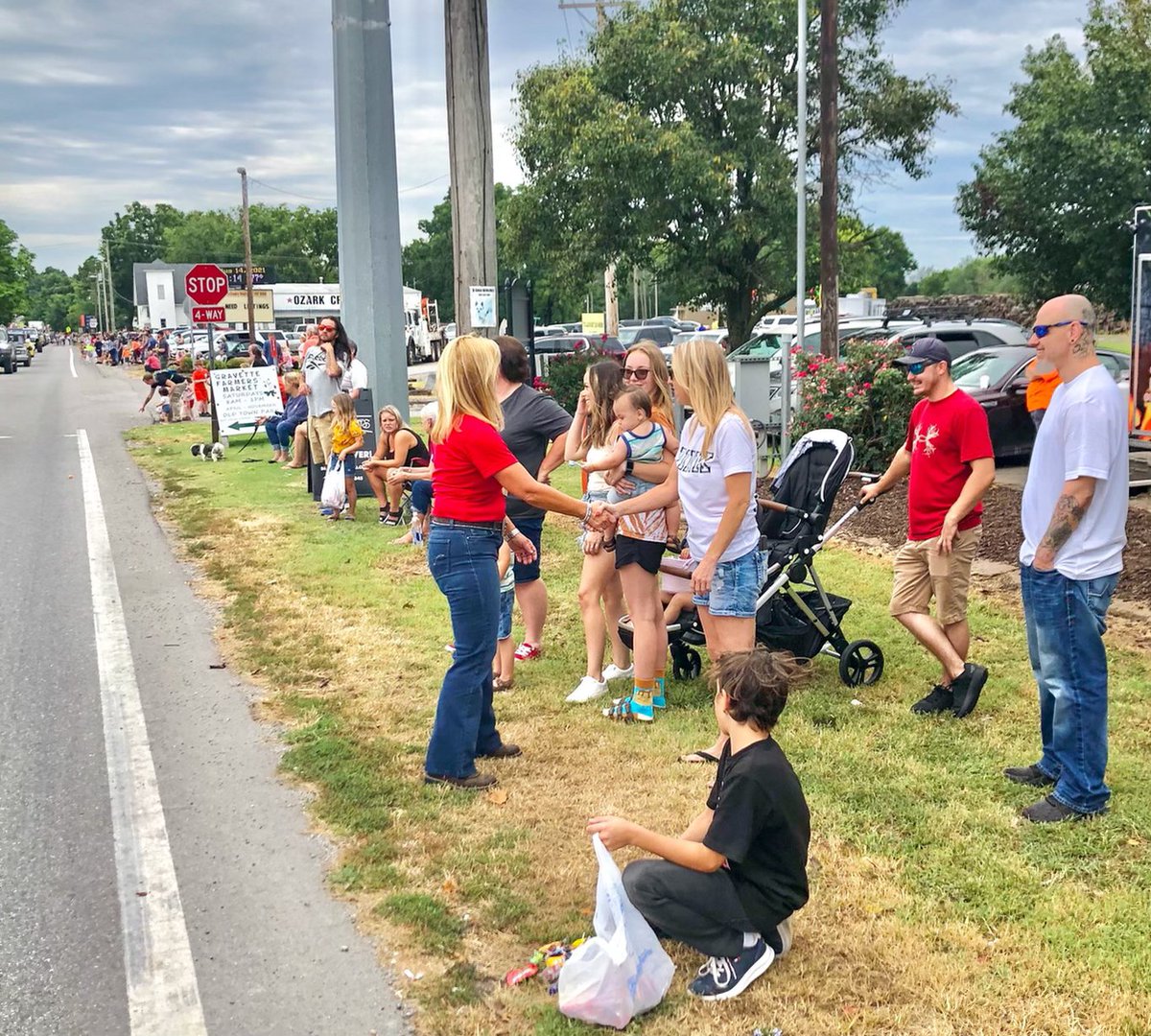 LeslieRutledge's tweet photo. It was great to be in the Gravette Day parade! Gravette is ready to #MakeArkansasFirst! https://t.co/5WfNqpWj4a