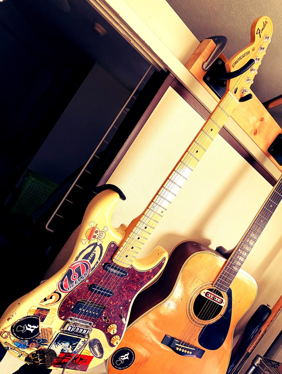 jaggyrideonn's tweet photo. 東久留米の谷口工房さんでネック取り付け 朝日を浴びてサイコーに輝いてるぜ✨
#electric
#guitar
#stratocaster
#reverse
#largehead https://t.co/xKbDHGSrJh