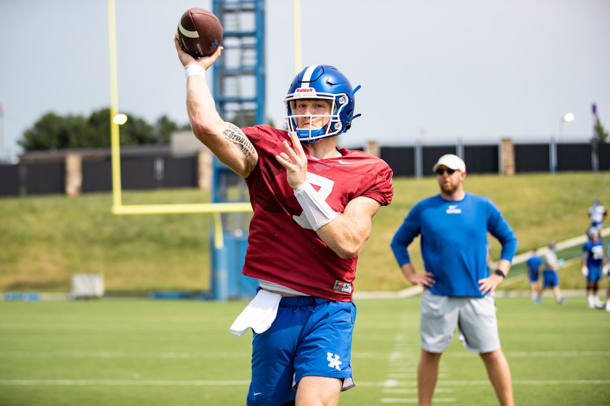 KYTNews's tweet photo. Mark Stoops explains why Will Levis was the ‘Clear Choice’ as Kentucky’s Starting Quarterback https://t.co/93X1Rfsoqj https://t.co/LkFIKYNQ9Z
