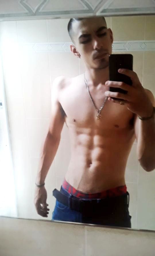 AlbertG72125068's tweet photo. Este hetero si está BIEN RICOOOOO 🤤🥵 me encantan sus videos
Rt y lo subimos.. #HeterosDesnudos #heterospack #calientes #GayVideo #muscles #heterodesnudo #enganado https://t.co/ezOD1y9Cbv