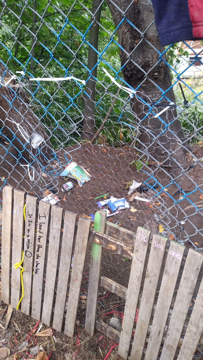 kalismethy313's tweet photo. Attempted to fix the hole in the fence to hopefully discourage folks from going onto other side, which is a steep drop you more then likely wouldnt survive #staysafe #chickenwirefixesthings #steepdrop #harmreduction https://t.co/CSWd7XGzH7