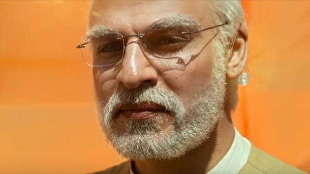 Happy Birthday to Saif Ali Khan and Arvind Kejriwal one likes to work with Vivek Oberoi one doesn\t 