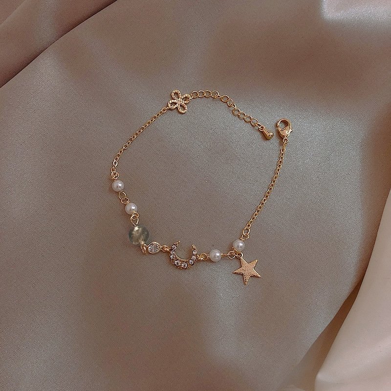 siapa nak this necklace, bracelet, perfume and more accessories ? i nak bagi free je and you guys just bayar fee postage je ok . but sorang boleh dapat 1 je la . kalau nak lebih, kena tambah sikit je k . if ada yang nak, boleh dm i 🙆🏻‍♀

do support my small business ❤️