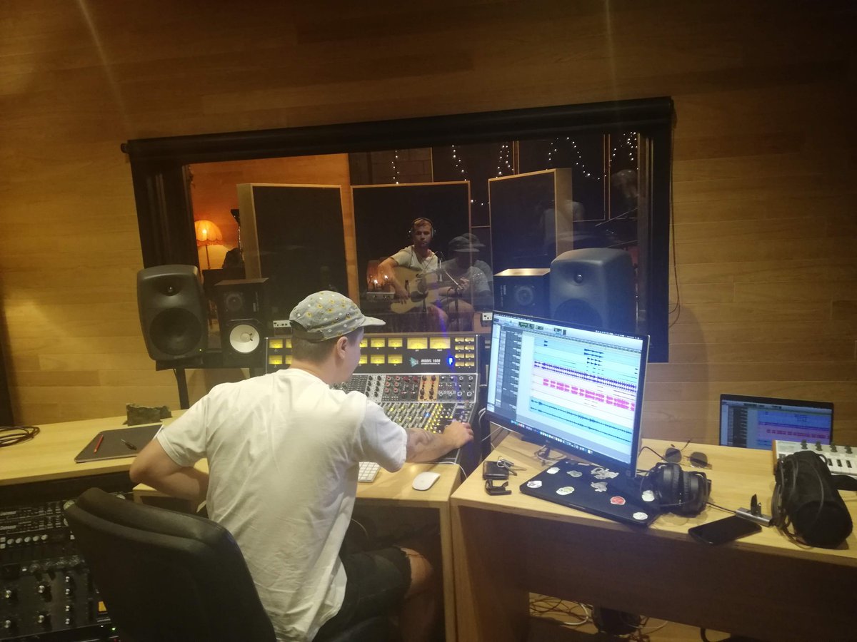 thomasbrothers_'s tweet photo. Photos from our studio sessions recording our new single. 😍 We can't wait for you to hear it! @MERCYSHIPSNZ #AcrossTheSea https://t.co/xvrbxXw44Y