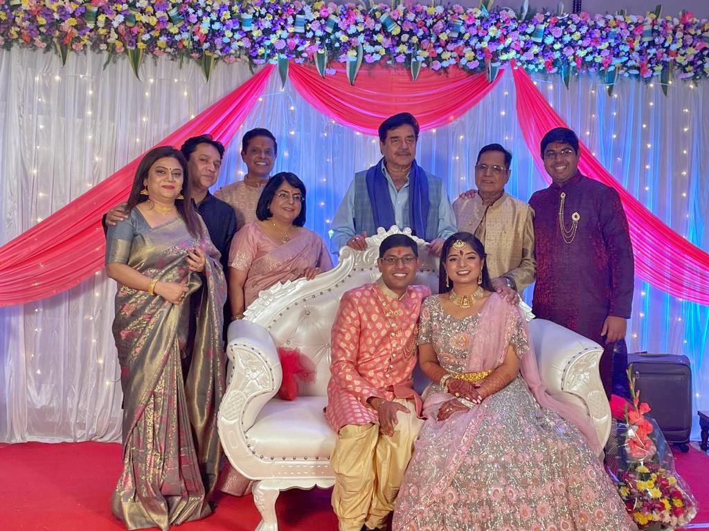 ShatruganSinha's tweet photo. In Hyderabad, on the auspicious occasion of great 75th Independence evening, attended the Ring Ceremony of a family affair of cousins and relatives. Great show along with the new couple in a  very happy atmosphere along with simple and nice people around too. God Bless them all. https://t.co/i9Iy0tXeBo