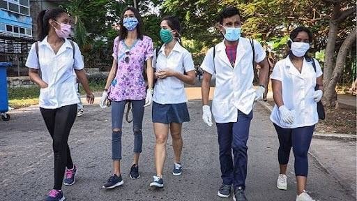 japortalmiranda's tweet photo. Cada vez que nos parezca que estamos agotados por este largo periodo de pandemia, pensemos en cuánto ha entregado todo el personal de la salud y de apoyo.
Honremos ese esfuerzo cuidándolos, poniéndonos y poniéndolos a salvo. 
➡️https://t.co/bYls2ywlyg

#CubaPorLaVida 🇨🇺 https://t.co/tf9rPKtAmq