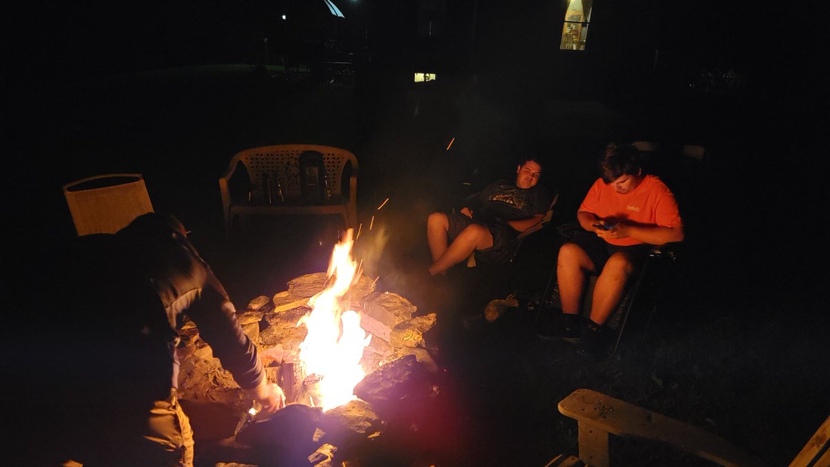 Fire with the bois @xExcal @xNimbus_ @muffin3415 https://t.co/yOQKaCYpiz