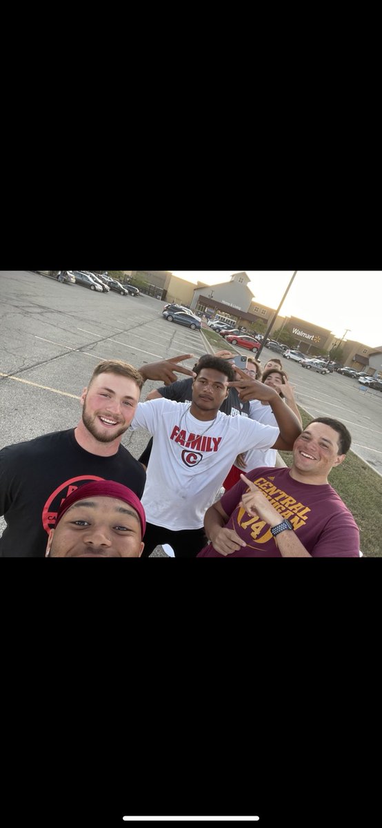 zhale_'s tweet photo. Just a lil tour of Kenosha for some brotherly bonding @CoachDustinHass @Carthage_FB https://t.co/aVwfnR8fXH