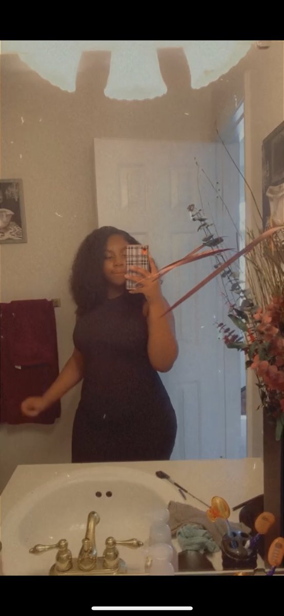 Zhaniiyaaa's tweet photo. #WhosWHOatUSCU 

•My name Zhaniya, aka Niya 🖤
•From the Met 📍
•Major: Nursing 
•#Uscu25
Follow my on ig: @nishell.e
Amos @pimpp.zee https://t.co/cFbefGrvAl