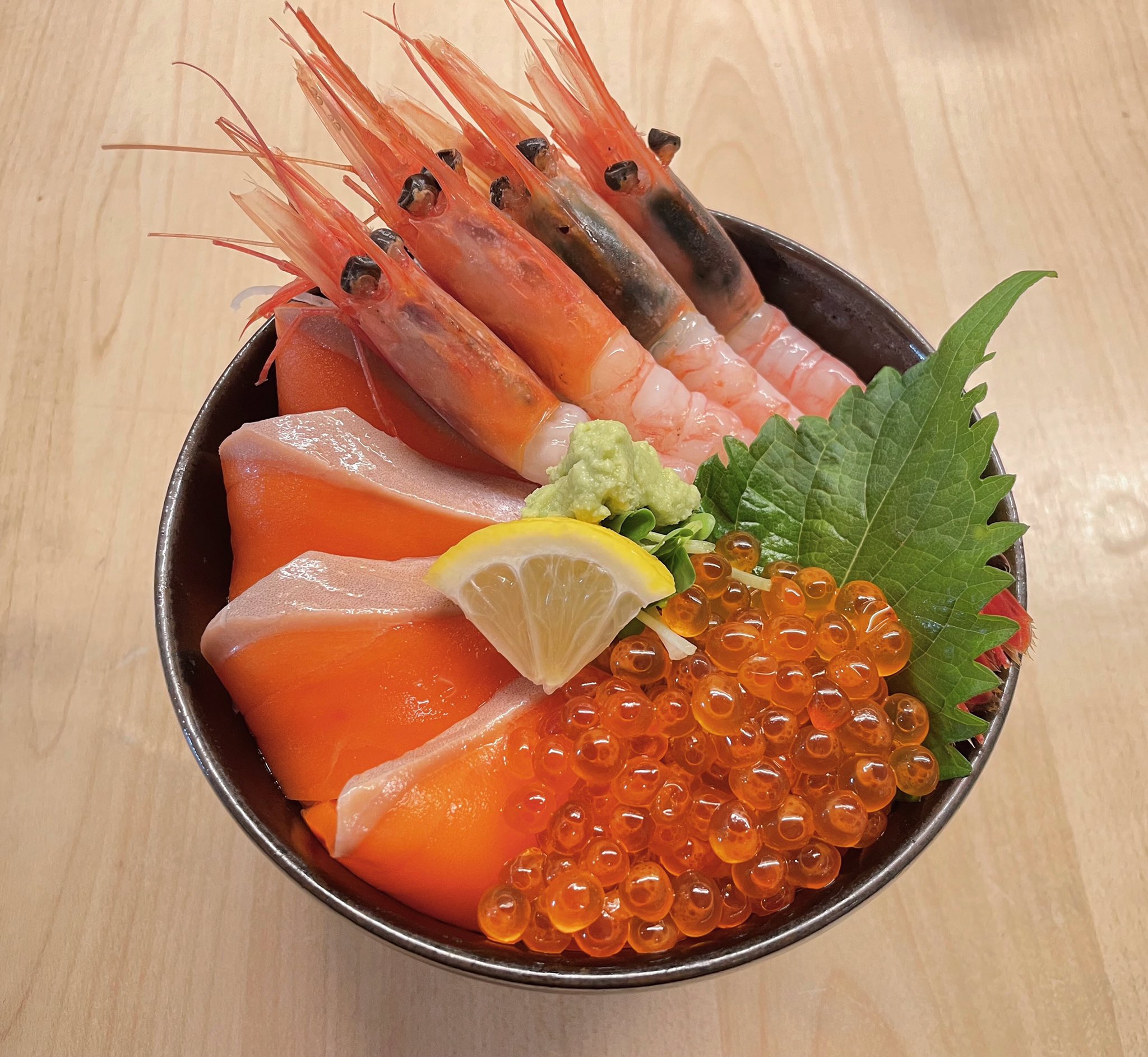 どんぶり茶屋 おたる堺町通り店 おすすめ海鮮丼をご紹介 サーモン 甘えび いくら丼 税込 1 680円 王道サーモンとプリプリな甘えび 弾けるいくらが美味しい 3種類のネタを存分にお楽しみ下さいね 小樽 小樽観光 小樽グルメ